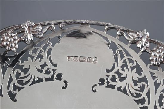 A modern pierce silver shallow dish by Poston Products Ltd, Sheffield, 1977, 20.7cm, 12.5 oz,